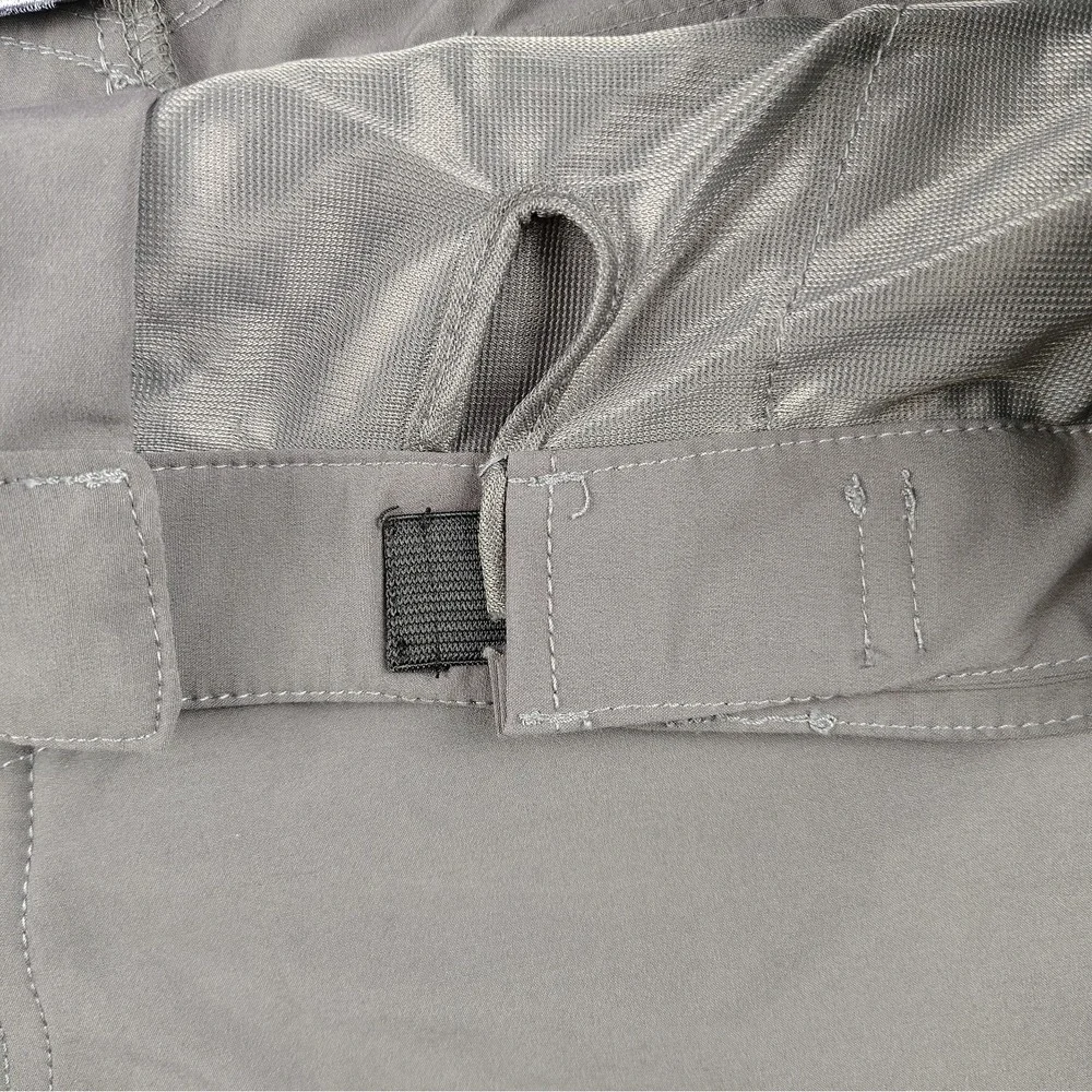 Huk Fishing Shorts Mens 2XL/XXL Gray Stretch Zip Pocket Performance Outdoor